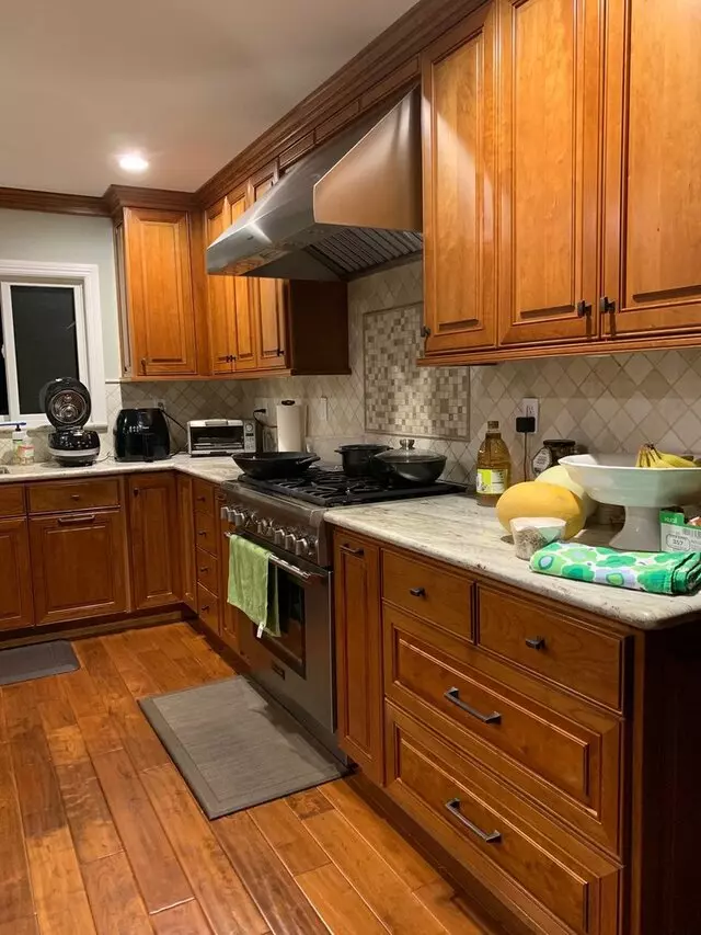 Custom Cabinets & Doors