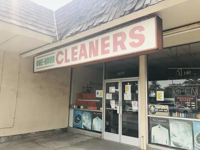 One Hour Cleaners