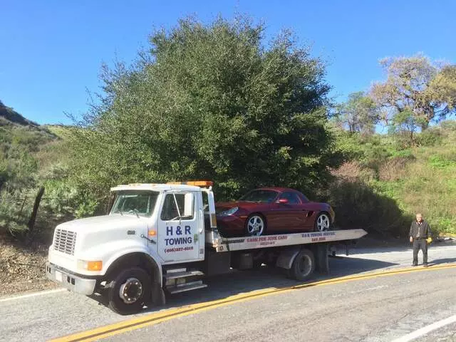 H & R Towing