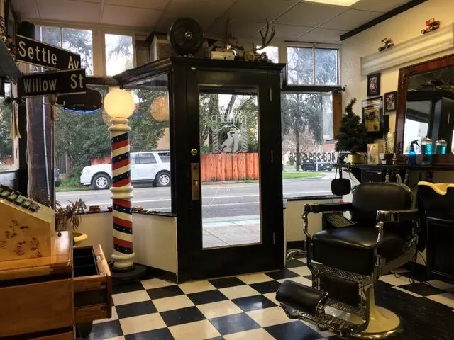 Deluxe Barber Shop