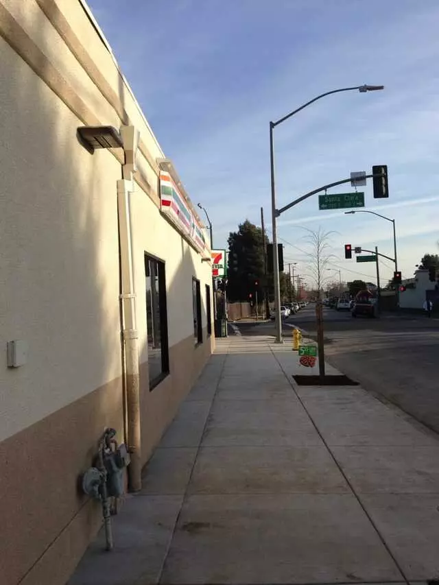 711