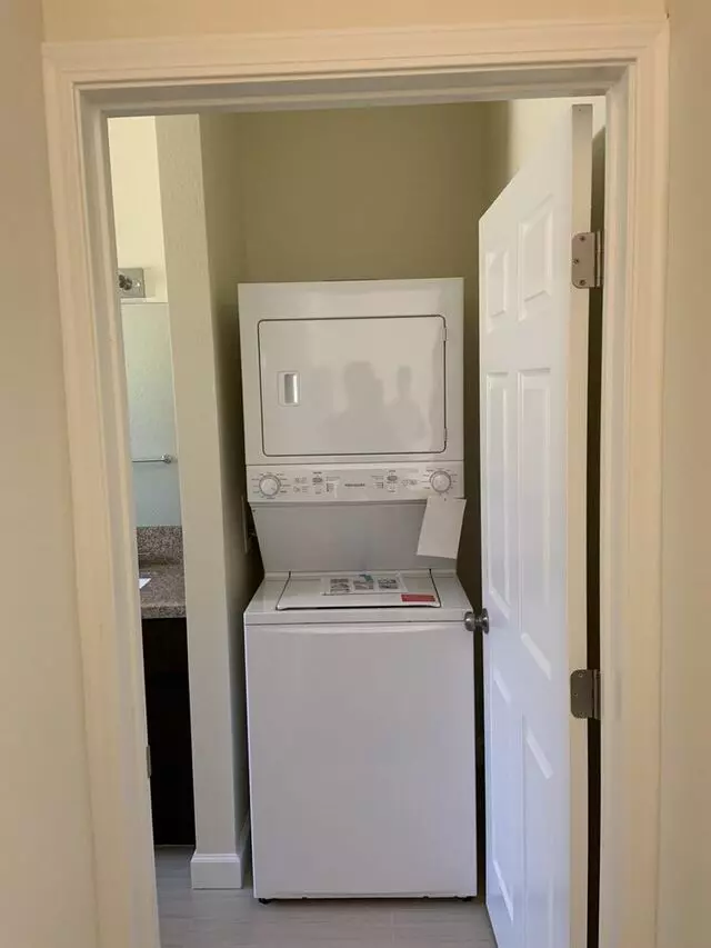 Berkeley Square Apts