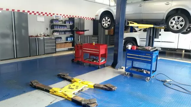 Checker&apos;s Auto & Gas