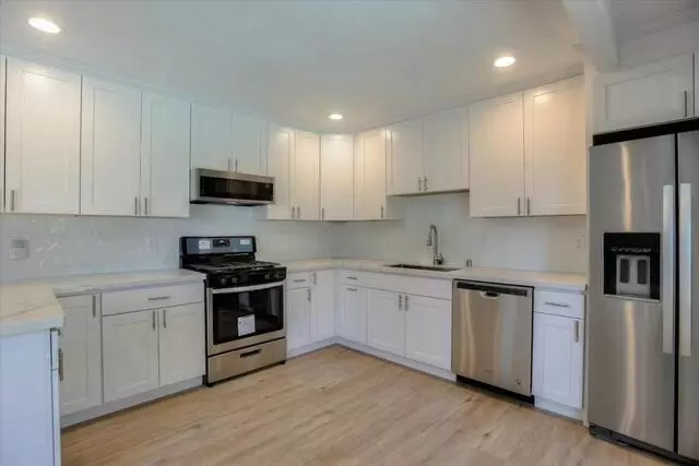 Duro Floor & Cabinet