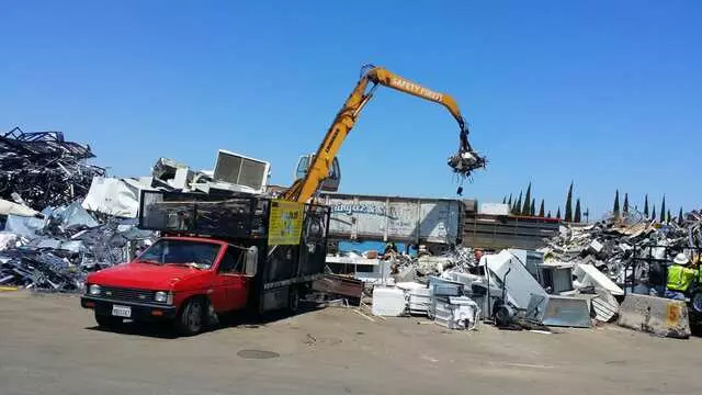 Avila’s Metal Pick Up