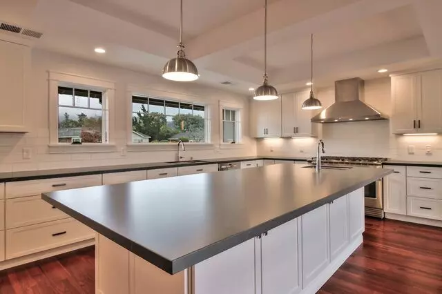 Lito&apos;s Marble & Granite