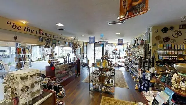 The Universal Connection Store