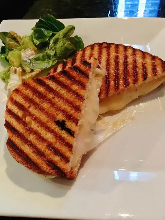 20twenty cheese bar