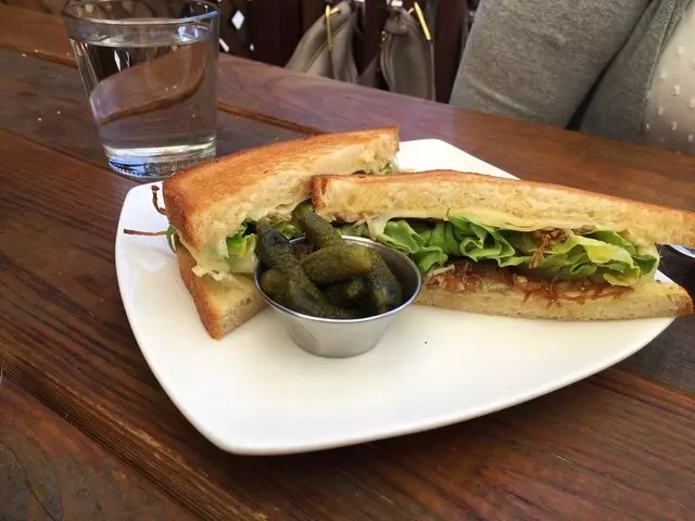 20twenty cheese bar