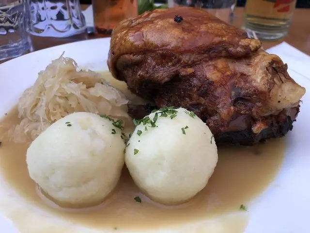 Ludwigs German Table