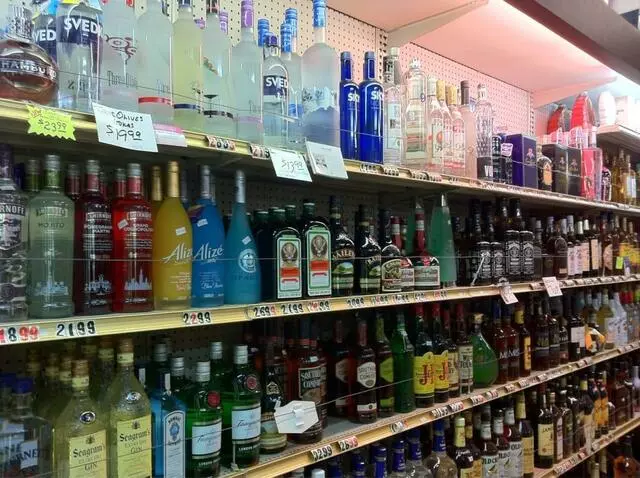 7 Plus Market and Liquor