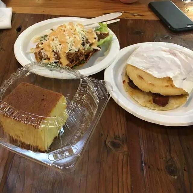 Arepa & Mas